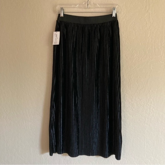 NWT NY Collection Black Velvet Pleated Midi Skirt Petite Medium - Picture 4 of 7
